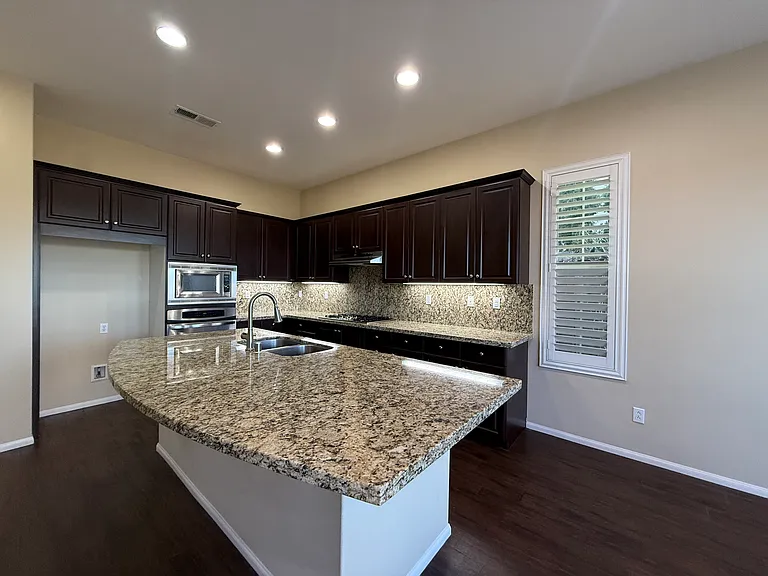 1273 Breakaway Dr — Photo 3