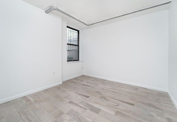 5th image of 24-24 28th St #Ll