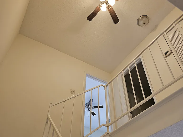 419 Oaktree Sq — Photo 12