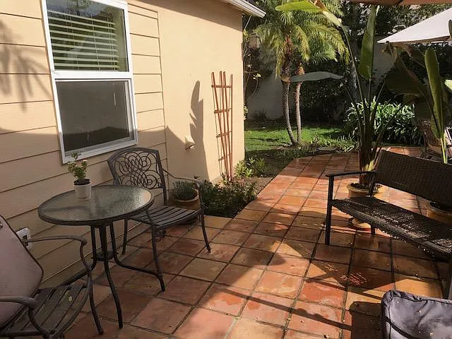 Studio, 550 sqft, $1,975 — Photo 2