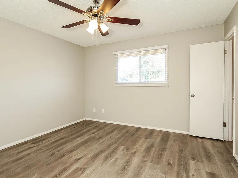624 E Malibu Dr — Photo 8