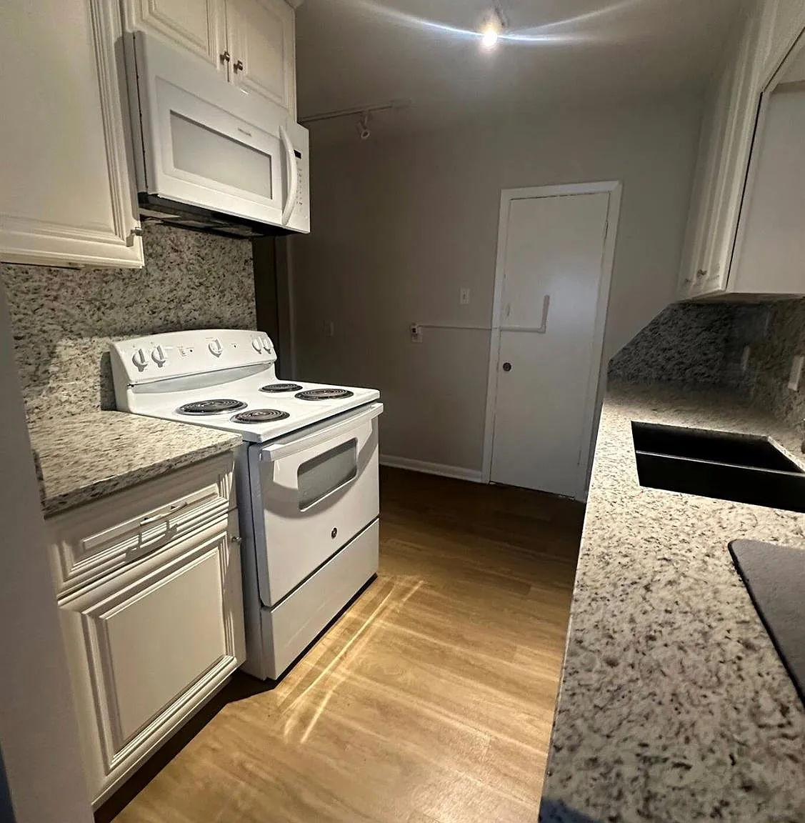 2 bed, 2.0 bath, 1023 sqft, $1,200 — Photo 2