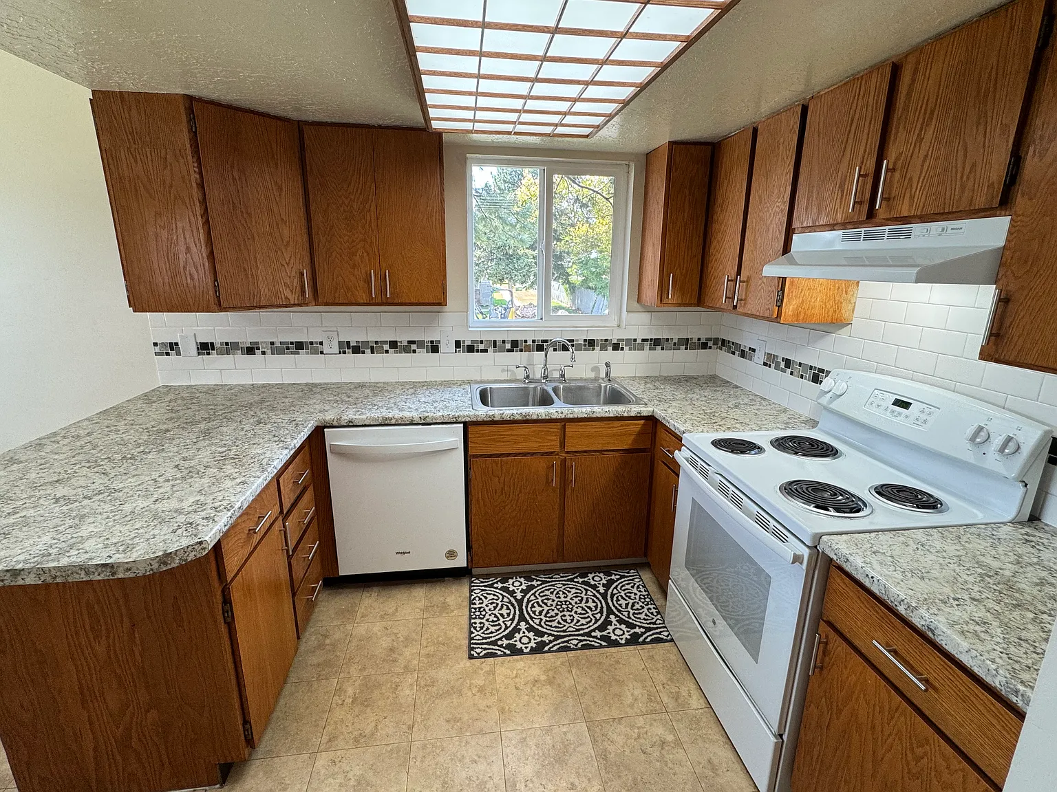 2 bed, 980 sqft, $1,250 — Photo 1