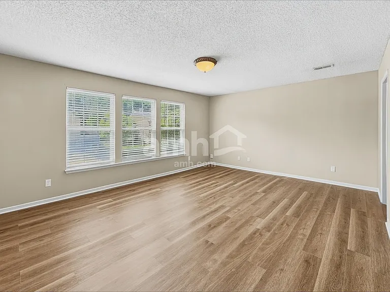 6804 Woodland Heights Dr — Photo 11