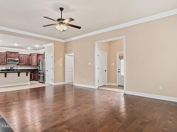 5th image of 233 Rosemary Pl