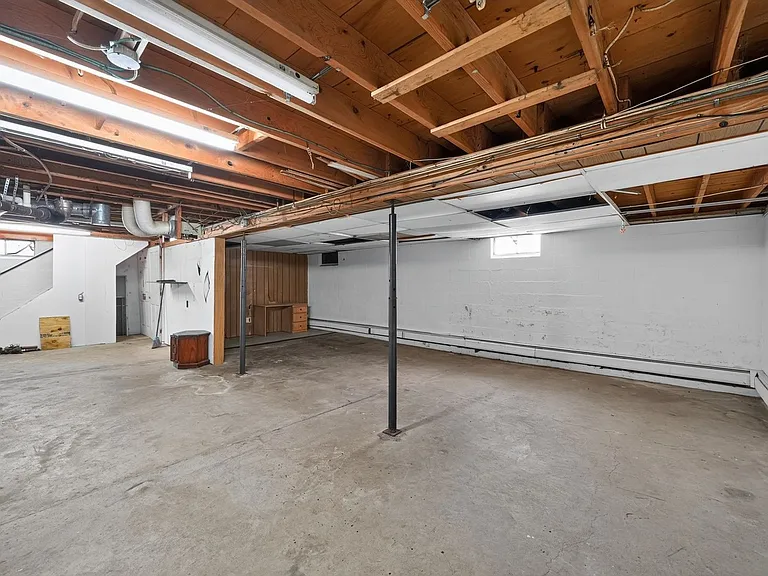 11 Spencer Ave — Photo 32