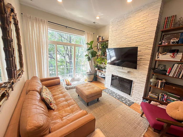 1508 W Erie St #2 — Photo 1