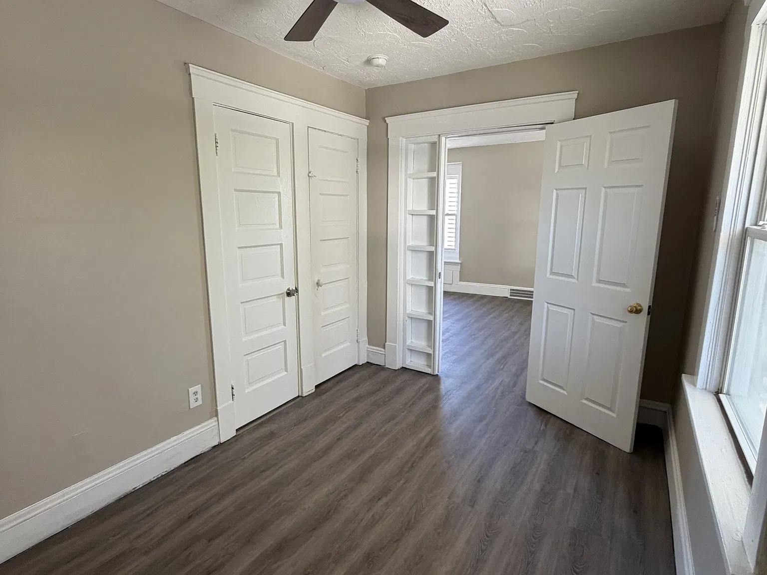 3514 Behrwald Avenue - Upsta... — Photo 2