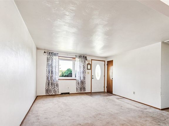 3rd image of 14383 Overholt Dr