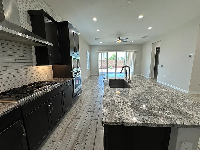 10319 W Harmony Ln — Photo 13