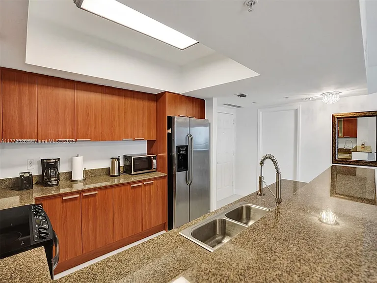 16699 Collins Ave #2305 — Photo 4