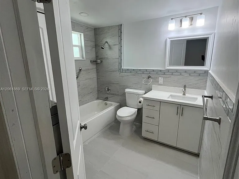 1160 NW 105th St — Photo 9