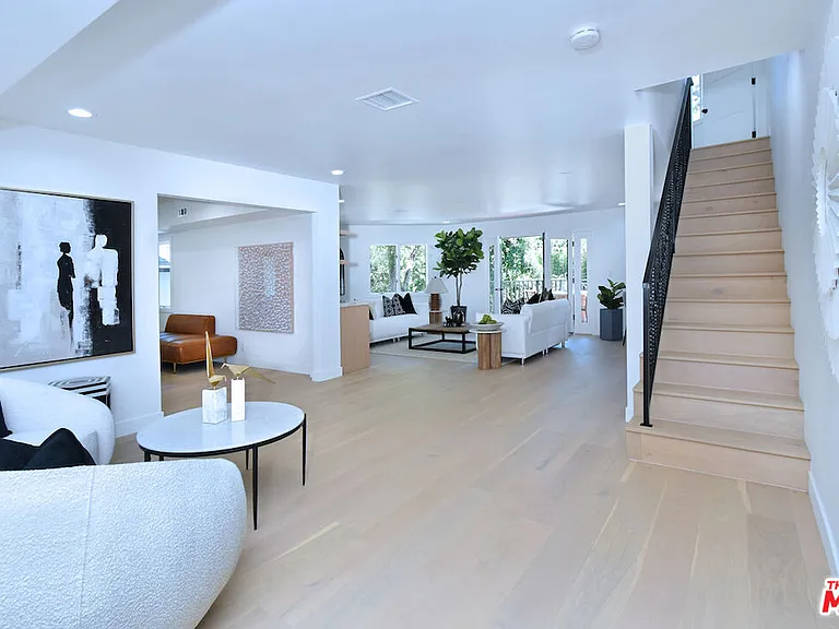19061 Wells Dr — Photo 13