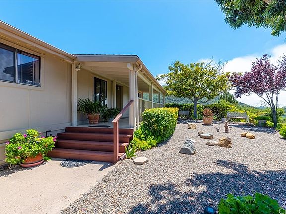 4th image of 252 Country Club Dr