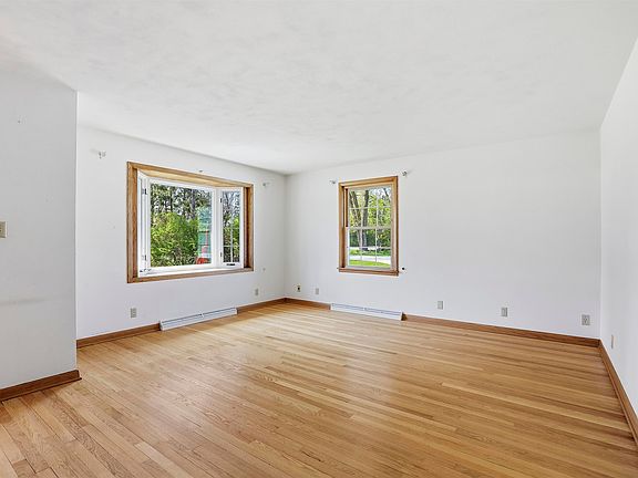 2nd image of 3288 Oakridge Rd