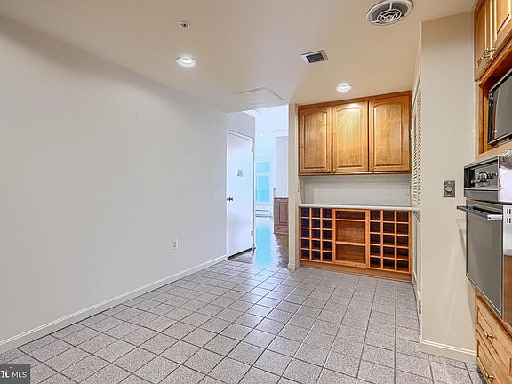 5th image of 28 Allegheny Ave APT 2702