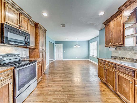 5th image of 5617 Divine Ln