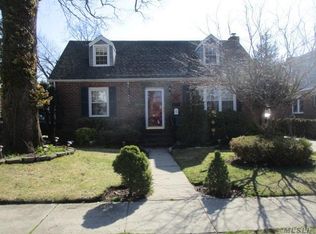 5 Sprague Dr, Valley Stream, NY 11580
