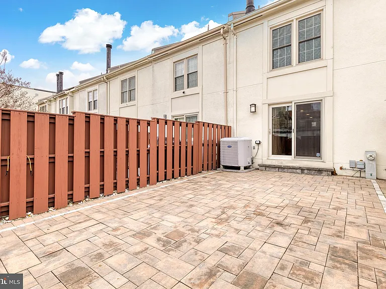 2816 Elliott St — Photo 26