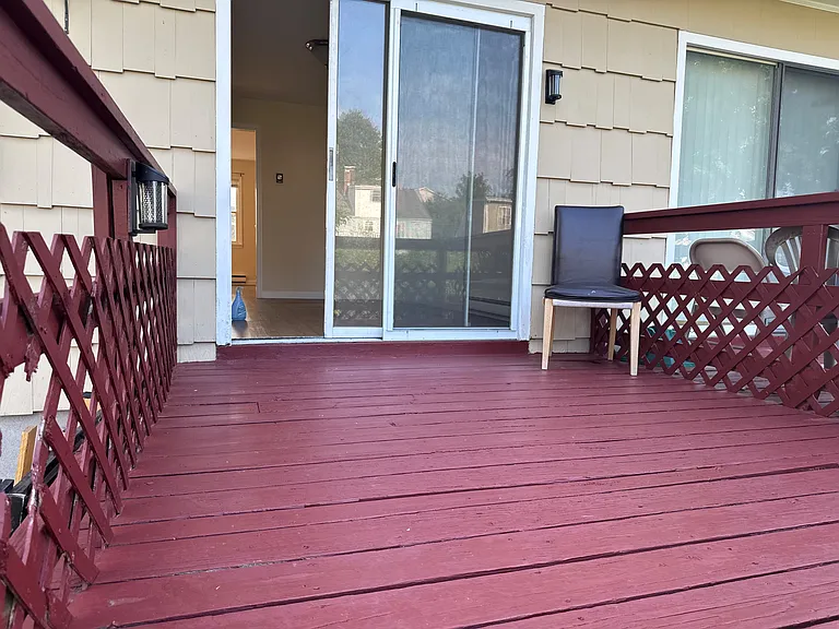 PRIVATE DECK
