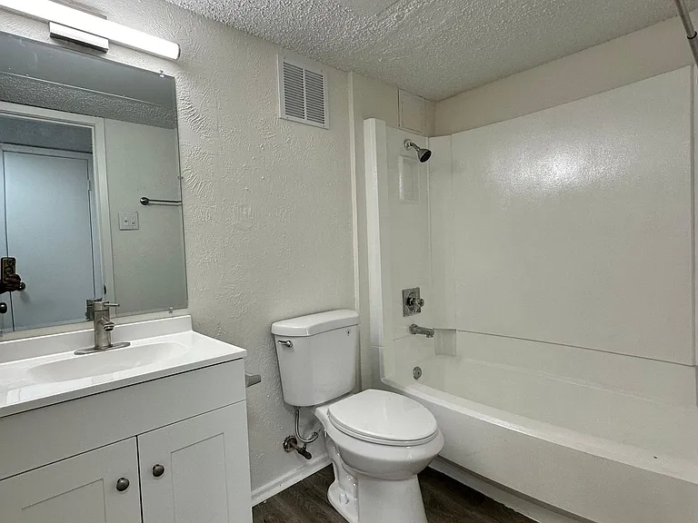Whittington Park Apartments — Photo 5