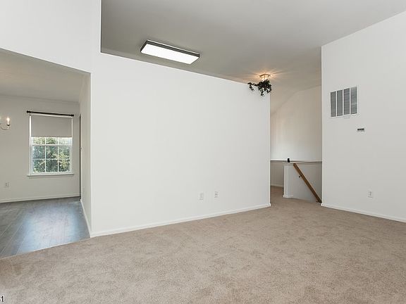 3rd image of 140 Salvatore Ct