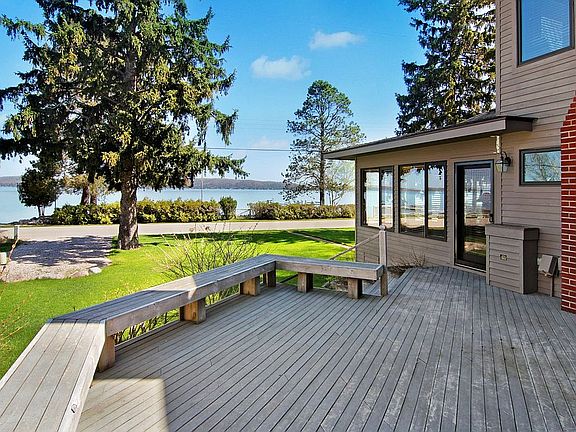 Beachfront Sun Deck