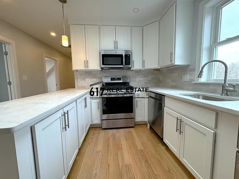 21-4 Shepard St — Photo 3