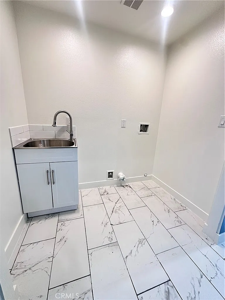 4 bed, 6055 sqft, $4,500 — Photo 3