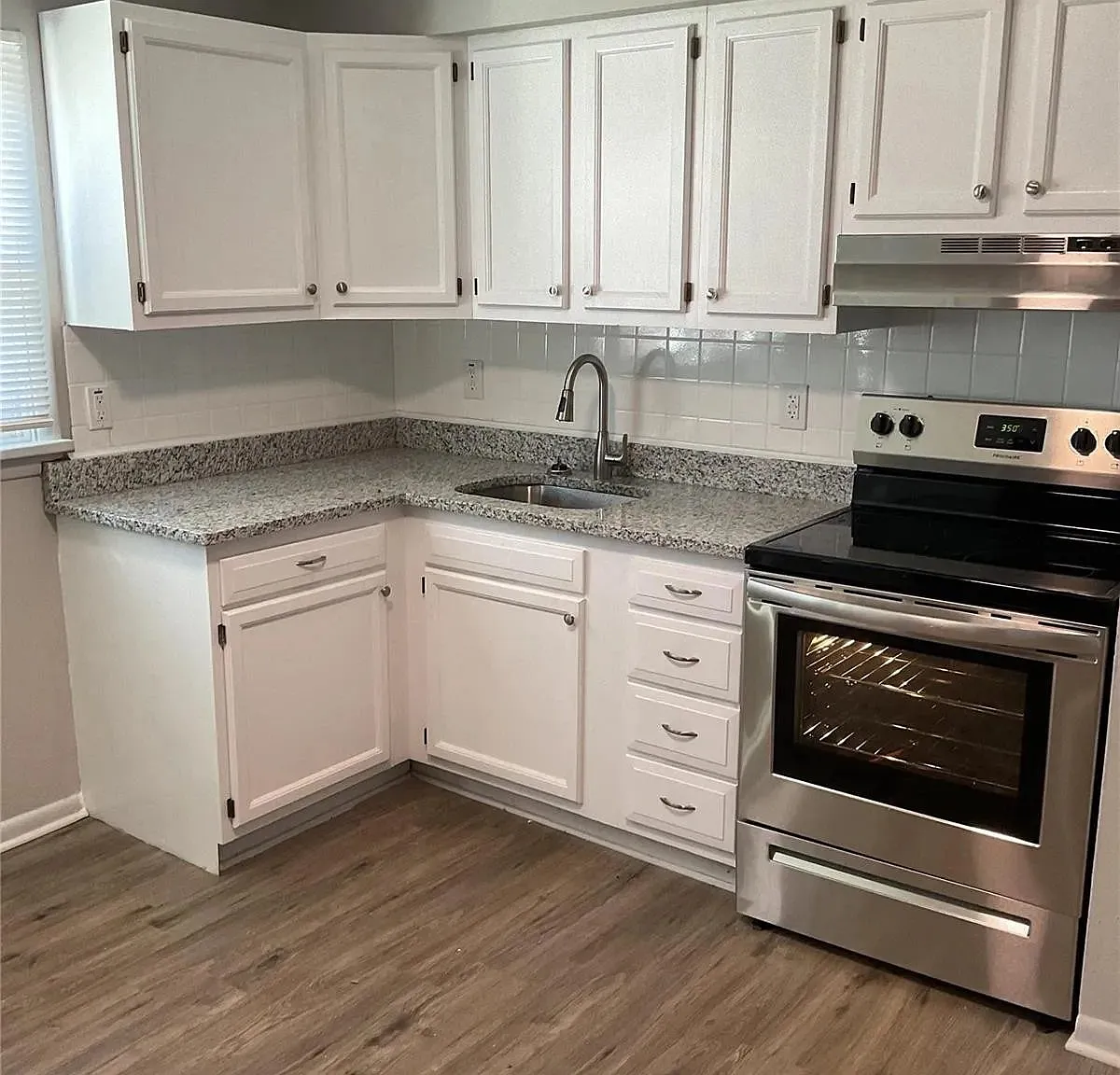 2 bed, 1.0 bath, 874 sqft, $1,297 — Photo 3
