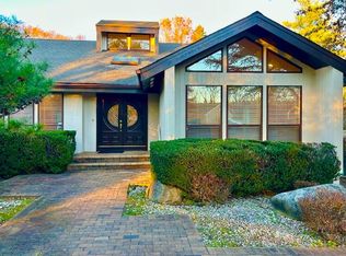 5 Carman Ct, Dix Hills, NY 11746