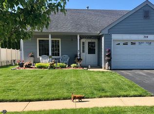 304 Southwood Cir, Streamwood, IL 60107