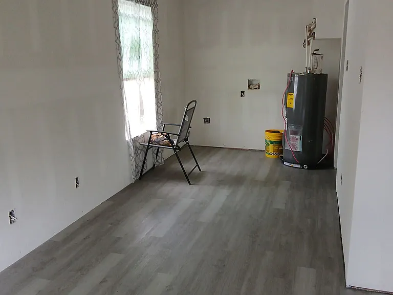 2415 Jennings Ave — Photo 3
