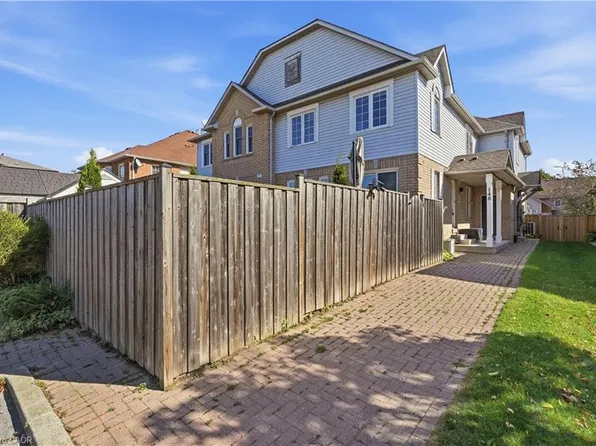 148 Rockhaven Ln, Hamilton, ON L8B 0J5
