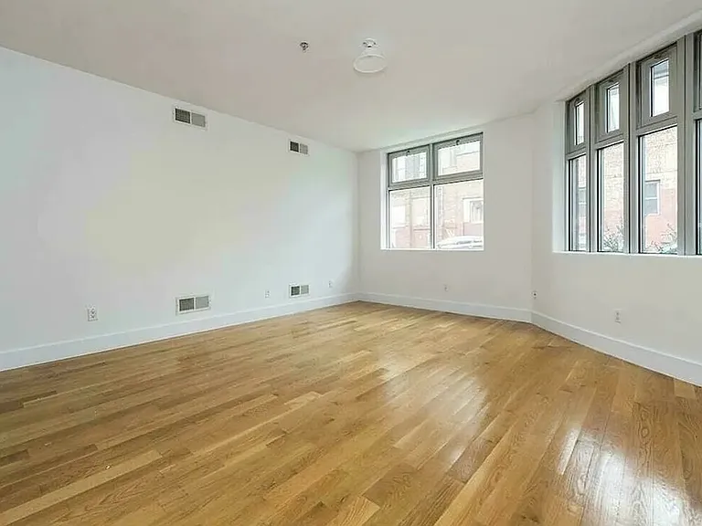 94 Meserole St #1A — Photo 2