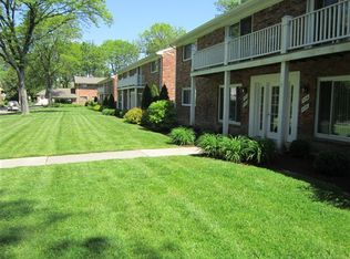528 Neff Ln, Grosse Pointe, MI 48230