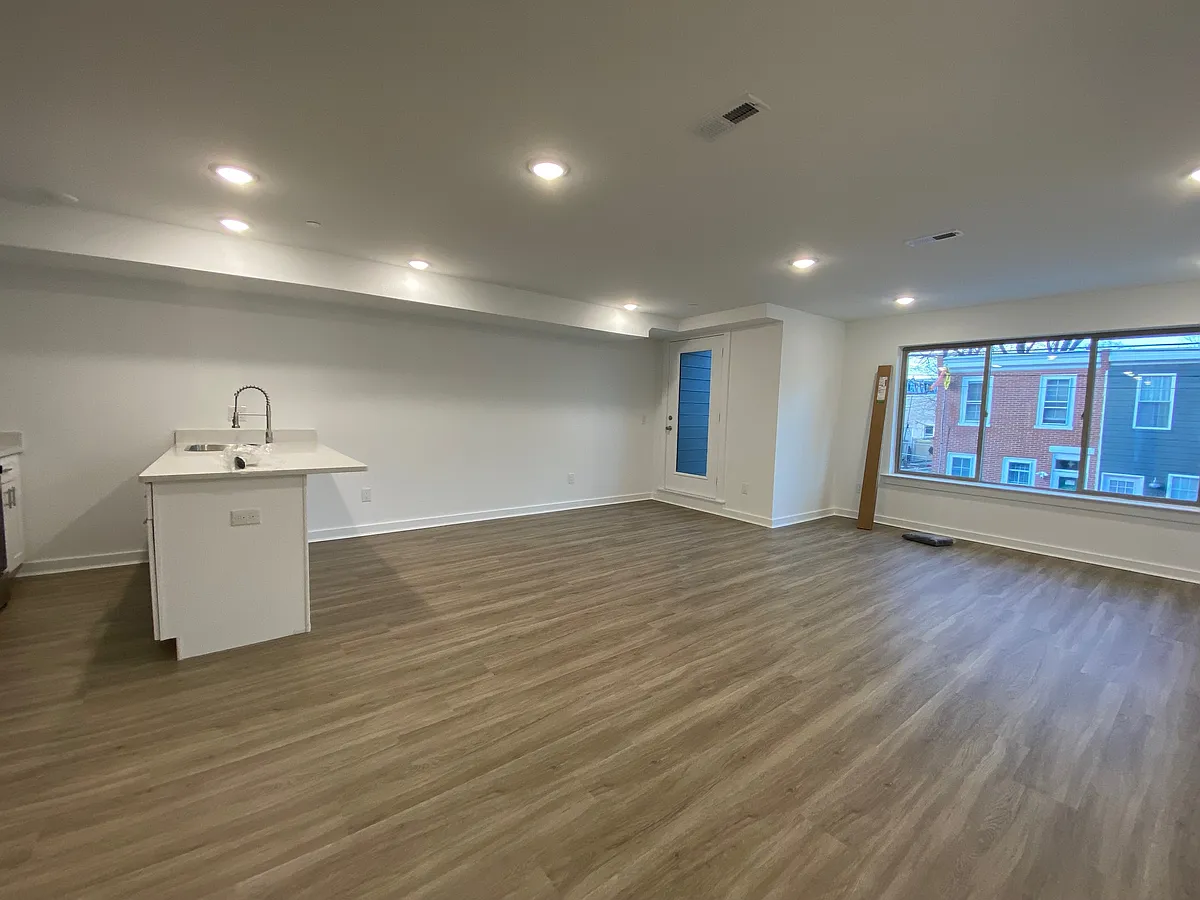 Building Photo - 3932-36 Mount Vernon St #8
