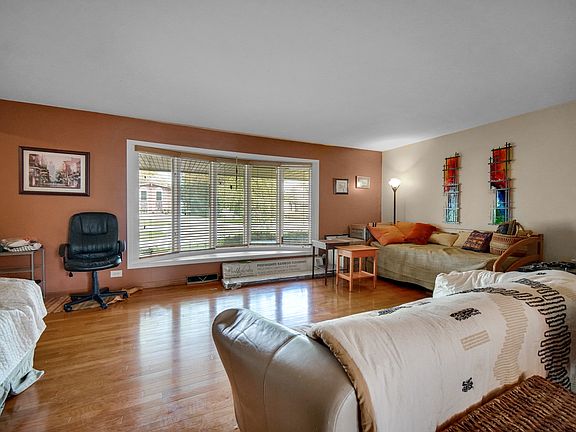3rd image of 3106 Scott Cres