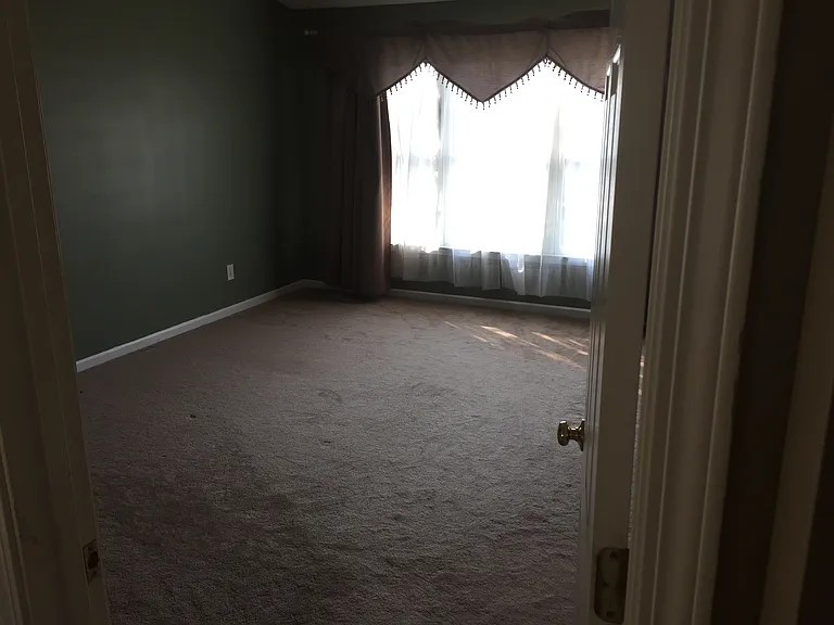 6075 Pattingham Dr — Photo 54