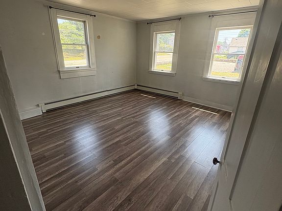 3rd image of 222 High St #2