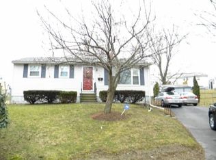 14 Wiltshire Cir, Lowell, MA 01852