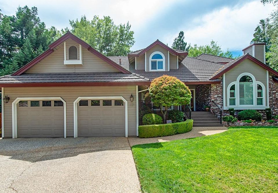 1st image of 821 Oak Crest Cir