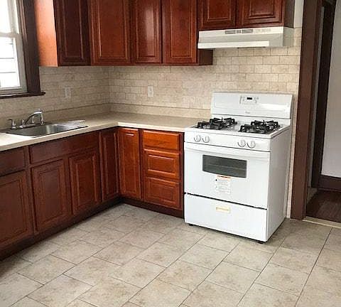 2nd image of 80 Spruce St