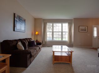2976 Liberty Ln, Lindenhurst, IL 60046