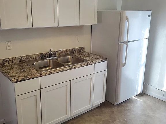 3rd image of 921 S 3rd Ave