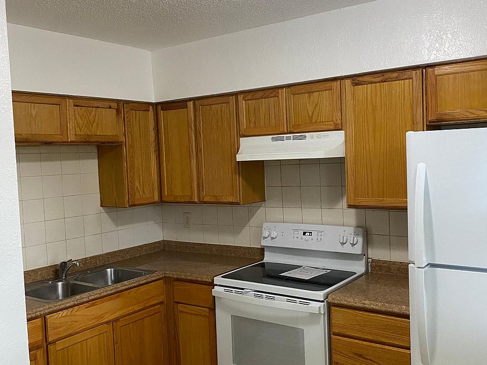 1st image of 830 NE 43rd Ct