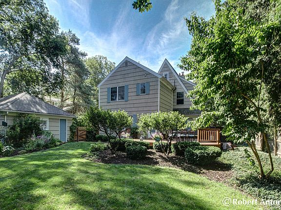 4th image of 2417 Maplewood Dr SE
