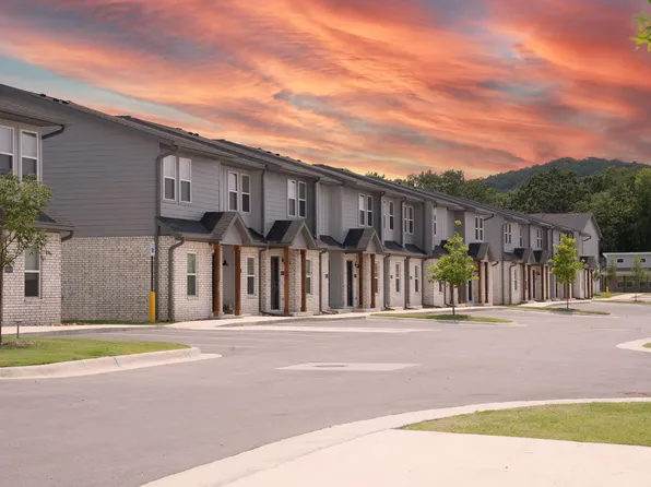 711 N Honey Locust Bnd, Fayetteville, AR