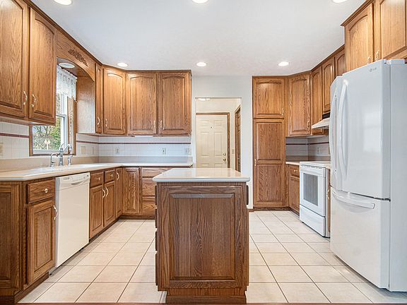 5th image of 1431 Woodlawn Cmns