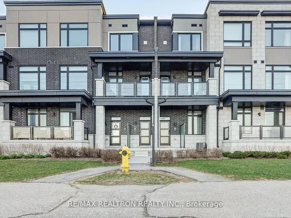 2550 Castlegate Cross #103, Pickering, ON L1X 0G4